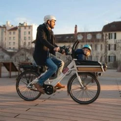 VÉLO CARGO COMPACT ÉLECTRIQUE - FAMILÉÖ 7 VITESSES BLANC + ACCESSOIRES ENFANT 9 VÉLO CARGO COMPACT ÉLECTRIQUE - FAMILÉÖ 7 VITESSES BLANC + ACCESSOIRES ENFANT -Vélos Vtt Soldes velo cargo compact electrique famileo 7 vitesses blanc accessoires enfant 4 600x600 1