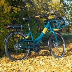 VÉLO PORTEUR ÉLECTRIQUE - MISSIVE 3 VITESSES BLEU CANARD + SACOCHE AVANT -Vélos Vtt Soldes velo porteur electrique missive 3 vitesses bleu canard sacoche avant 3 600x600 1