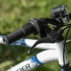 VTT ENFANT ROCKRIDER ST 120 20 POUCES 6-9 ANS BLANC BLEU -Vélos Vtt Soldes vtt enfant rockrider st 120 20 pouces 6 9 ans blanc bleu 2 600x600 1